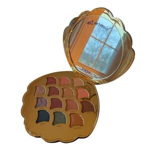 Tarte 99% Mermaid Holographic Colorful Shell Beachy Nude Blue Eyeshadow Palette